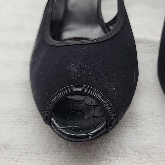 DONALD PLINER LATARA PEEP TOE PUMPS LADIES SIZE 8 CUT-OUT SIDES MICROFIBER⚫️GUC - Picture 4 of 16